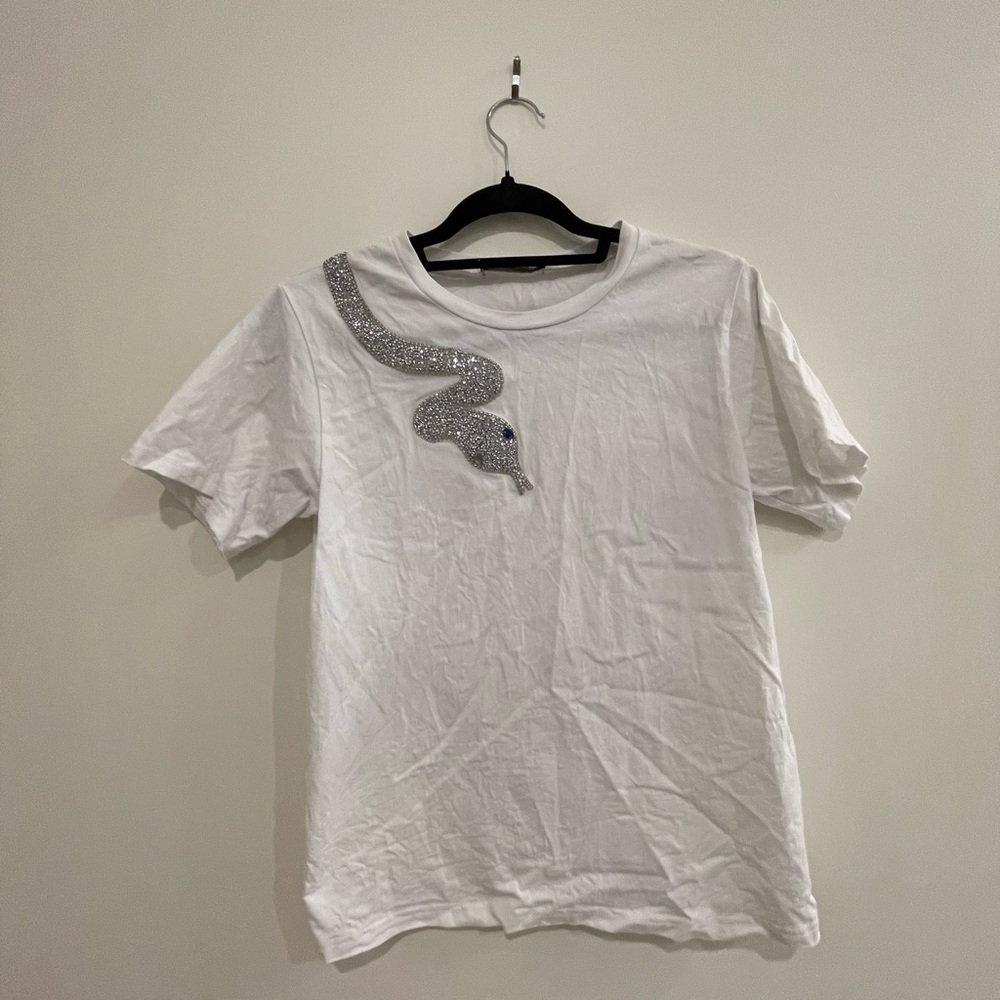 White glitter snake shirt with blue eyes.